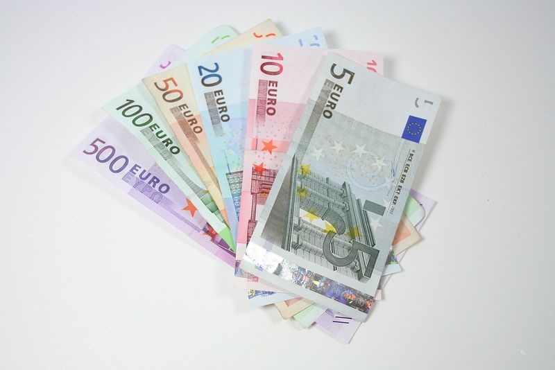Curs valutar BNR azi, 11 martie 2022. Ce se întâmplă cu euro la casele de schimb valutar?