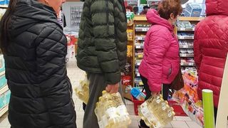 VIDEO | Ministrul Agriculturii: „Am văzut că s-a iscat iarăşi o mare isterie legată de faptul că România nu va mai avea stocuri de ulei şi toată lumea a dat buluc în magazine să cumpere ulei. Avem stocuri de ulei până la noua recoltă...”