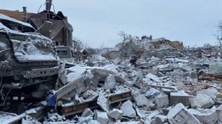 Forţele ruse au distrus reţeaua de electricitate şi hotelul emblematic din oraşul Chernihiv