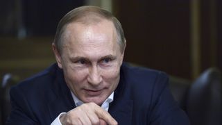 Putin acuză Ucraina de „încălcări flagrante” ale dreptului umanitar. Ce a discutat cu Macron și Scholz