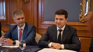 Volodimir Zelenski: „Principalul obiectiv al zilei de duminică este să ne asigurăm că va ajunge convoiul umanitar la Mariupol”