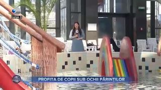 Profita de copii sub ochii părinților