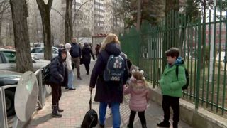 &Icirc;n prag de &icirc;nscriere &icirc;n clasa pregătitoare, zeci de anunțuri cu vize de flotant au &icirc;mp&acirc;nzit internetul