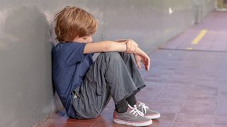 Un elev de nota 10 din Galați a fost agresat de trei colegi de clasă, la un colegiu de prestigiu din municipiu. Băiatul este orfan de mamă