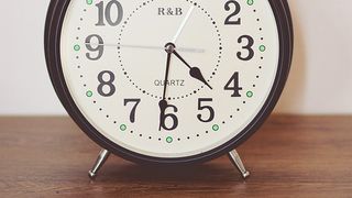 Când se schimbă ora în primavara din 2022?