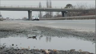VIDEO | Autostrada A1, cea mai circulată șosea din Rom&acirc;nia, are o porțiune de 40 de kilometri cu gropi și denivelări&nbsp;