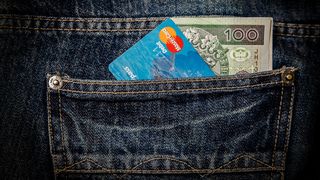 VIDEO - Parlamentarii vor să le dea românilor mai mulți bani la salariu