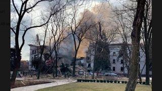 Oficialii ucraineni raportează un nou masacru. Rușii au bombardat Teatrul din Mariupol în care se adăposteau peste 1000 de civili