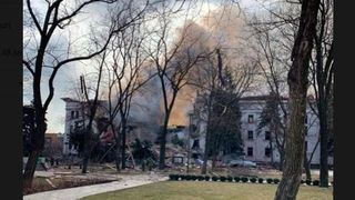 Pagubele totale anunţate de autorităţile din Mariupol: "Nicio clădire nu mai stă &icirc;n picioare, oamenii beau apă din bălţi şi morţii sunt &icirc;ngropaţi &icirc;n gropi comune"