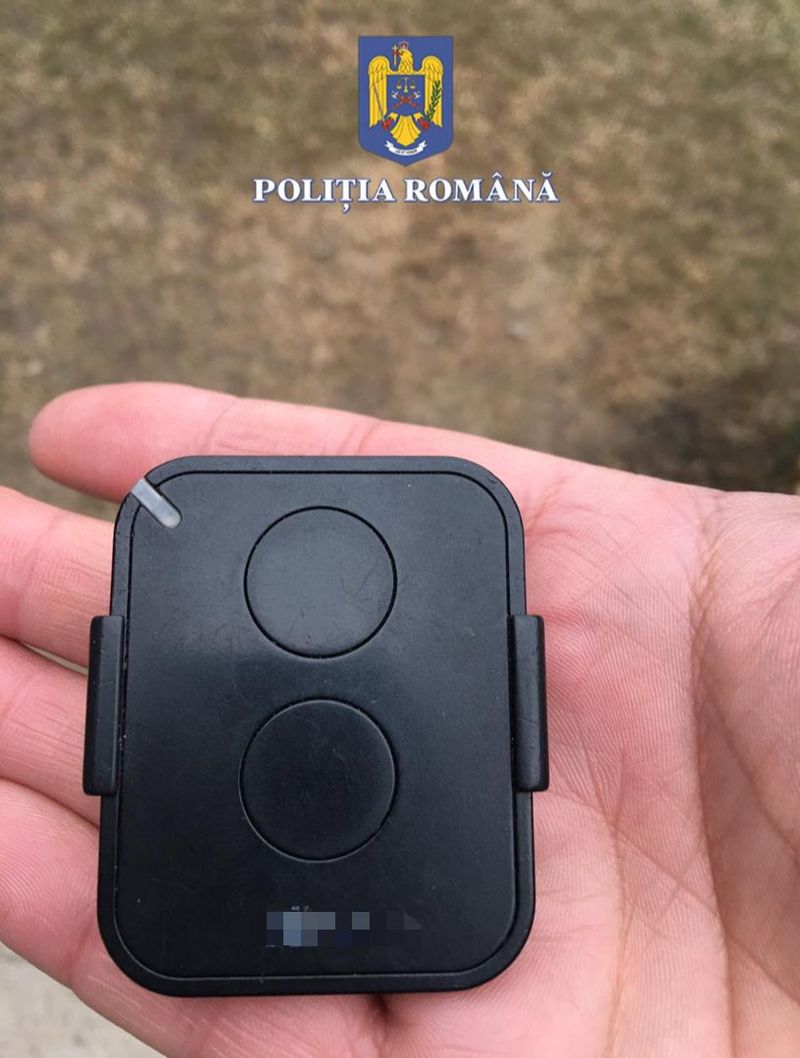 Un bărbat din județul Mureș a fost reținut de oamenii legii după ce ar fi sustras 3.000 euro şi 12.000 lei dintr-o maşină  