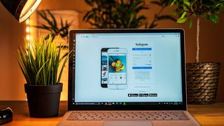 VIDEO - Primarul unui oraș din Rusia cheamă la muncă influencerii care s-au plâns că au rămas fără Instagram