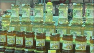 VIDEO | Patronii de restaurante s-au adaptat la cerinţele clienţilor şi au început să-și facă stocuri seriose de miere