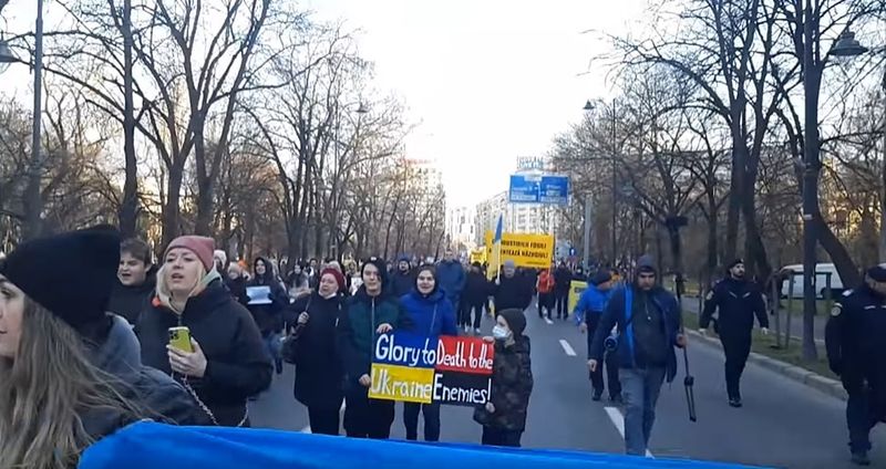 Protest amplu în Bucureşti faţă de războiul din Ucraina. Mesaje de susţinere pentru poporul ucrainean