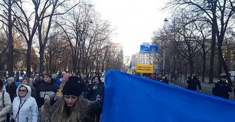 Zeci de persoane la un protest organizat în Capitală. Oamenii au scandat "Putin, criminal"
