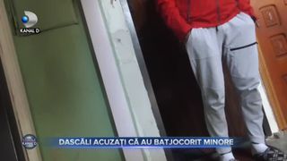 Dascăli acuzați că au batjocorit minore