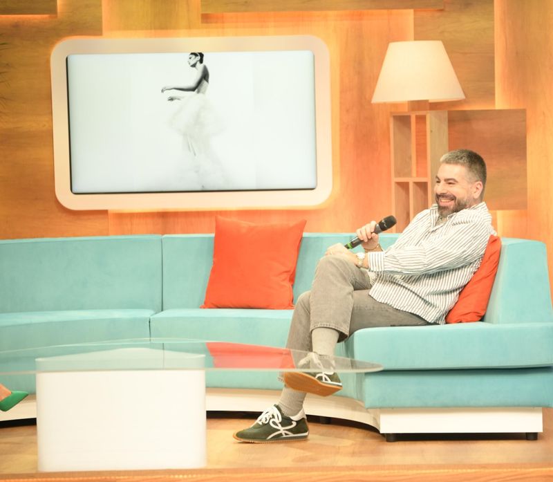 cum-sa-aratam-impecabil-la-un-eveniment-privat-ne-a-spus-maurice-munteanu-la-dimineata-cu-noi-daca-te-imbraci-intr-o-rochie-frumoasa-splendida-si-intr-o-mana-tii-o-sarma-iar-in-cealalta-ceva-cu-ceapa-ai-anulat-tot-efectul