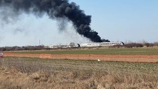 Incendiu puternic de deşeuri, pe un câmp din Dâmboviţa