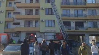 Momente de panică pentru zeci de ucraineni aflați într-un bloc de refugiați din Mamaia. S-a dat alarma și au ieșit în stradă