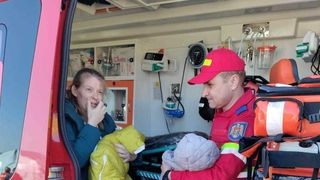 Doi gemeni care s-au născut prematur în Ucraina au fost aduși în România pentru îngrijiri speciale