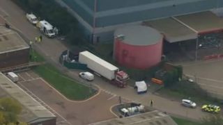 39 de persoane s-au stins din viață într-un camion frigorific, în Anglia. Un român este suspect de moartea lor