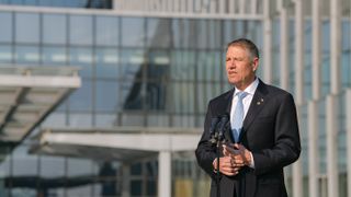 Klaus Iohannis, mesaj pentru români de la summit-ul NATO. "Pot să spun cu mâna pe inimă că România nu este în pericol"