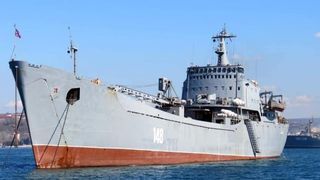 Navă rusească "gigant", distrusă de armata Ucrainei într-un port din Marea Azov (VIDEO)