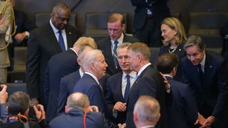 GALERIE FOTO. Klaus Iohannis, întâlnire față în față cu Joe Biden la Bruxelles