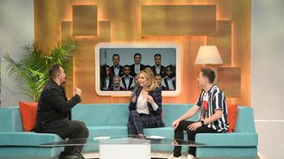 adina-buzatu-la-dimineata-cu-noi-se-poarta-glezna-la-vedere-dar-atentie-cu-sneakersi-sau-pantofi-lejeri-nu-cu-pantofi-eleganti