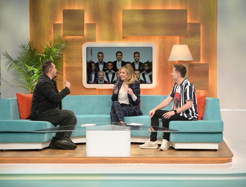 adina-buzatu-la-dimineata-cu-noi-se-poarta-glezna-la-vedere-dar-atentie-cu-sneakersi-sau-pantofi-lejeri-nu-cu-pantofi-eleganti