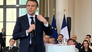 Emmanuel Macron: „Suntem pe cale să intrăm într-o criză alimentară fără precedent. Pentru că alte ţări din Orientul Mijlociu, din Africa, depind, pentru a-şi hrăni populaţiile, de ceea ce se produce astăzi în Ucraina, în Rusia”