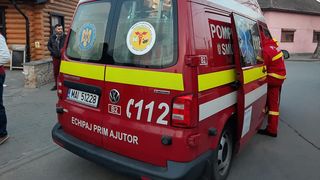 Moarte suspectă în Râmnicu Vâlcea. Un bărbat de 31 de ani a căzut de la etajul 6 pe scara interioară a blocului