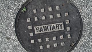 VIDEO - Canalizare doar pentru casele cu număr impar. Vezi unde se &icirc;nt&acirc;mplă acest lucru