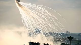 Ce sunt bombele cu fosfor folosite de ruși în Ucraina. Ce efecte au asupra oamenilor