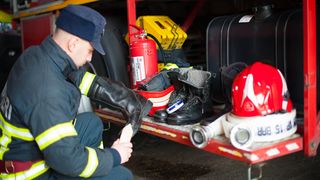 VIDEO | Incendiu puternic &icirc;n Galați, &icirc;n urma unui atac cu cocktail Molotov