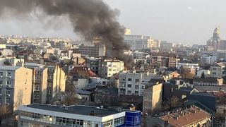 Incendiu de proporții la o casă din Sectorul 1 al Capitalei. Flăcările s-au extins la o altă clădire