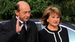 Soția lui Traian Băsescu face primele declarații despre starea de sănătate a soțului său: „Se simte ca...”