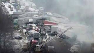 VIDEO - Accident de proporții: zeci de mașini și TIR-uri au fost făcute praf