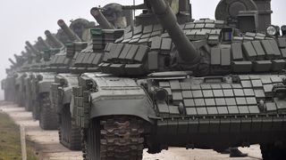 Rusia își retrage trupele din zona Kievului. Unde se duc tancurile lui Putin. Avertismentul lui Blinken