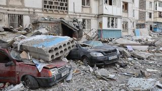 Sudul Ucrainei, bombardat masiv de armata rusă. Oficial din Nikolaev: "Nemernicii au aşteptat până când oamenii au plecat la muncă"