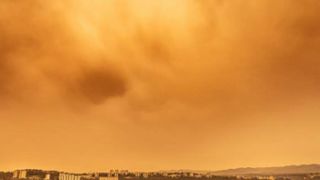 Anunțul ANM în România: Posibile „ploi roșii” în următoarele zile