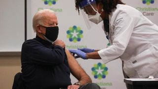 Biden urmează să fie vaccinat cu un al doilea ”booster” anticovid