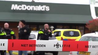 Tragedia din Israel se repetă &icirc;n Olanda. Doi oameni au fost &icirc;mpușcați mortal &icirc;n timp ce luau masa