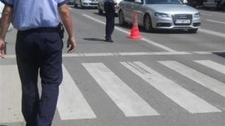 Un adolescent din Piatra Neamț, izbit de un autoturism pe trecerea de pietoni
