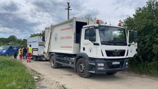  O femeie de 40 de ani a murit după ce a fost prinsă de un utilaj de sortare a deșeurilor