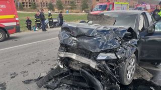 Accident pe DN 1, patru persoane fiind rănite. Traficul este oprit