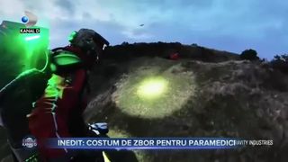 Inedit - costum de zbor pentru paramedici