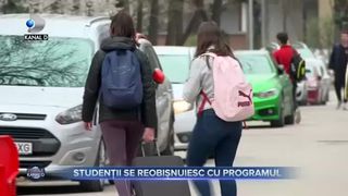 Studenții se reobișnuiesc cu programul