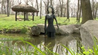 VIDEO - Sculpturi virale în Craiova. Nimfele au devenit vedete pe internet