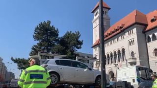 Atentie, șoferi! Se ridică mașinile parcate neregulamentar în Sectorul 1. Cât te costă să îți recuperezi autoturismul
