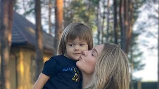 Băiatul &icirc;n v&acirc;rstă de 4 ani, care s-a rătăcit pe 10 martie &icirc;ncerc&acirc;nd să plece din Kiev cu bunica sa, a fost găsit mort: ,,Sasha, &icirc;ngerașul nostru este deja &icirc;n Rai!"&nbsp;